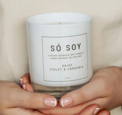 So’ soy daisy, violet & gardenia candle