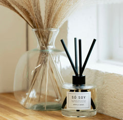 So’ soy apple bake Reed diffuser